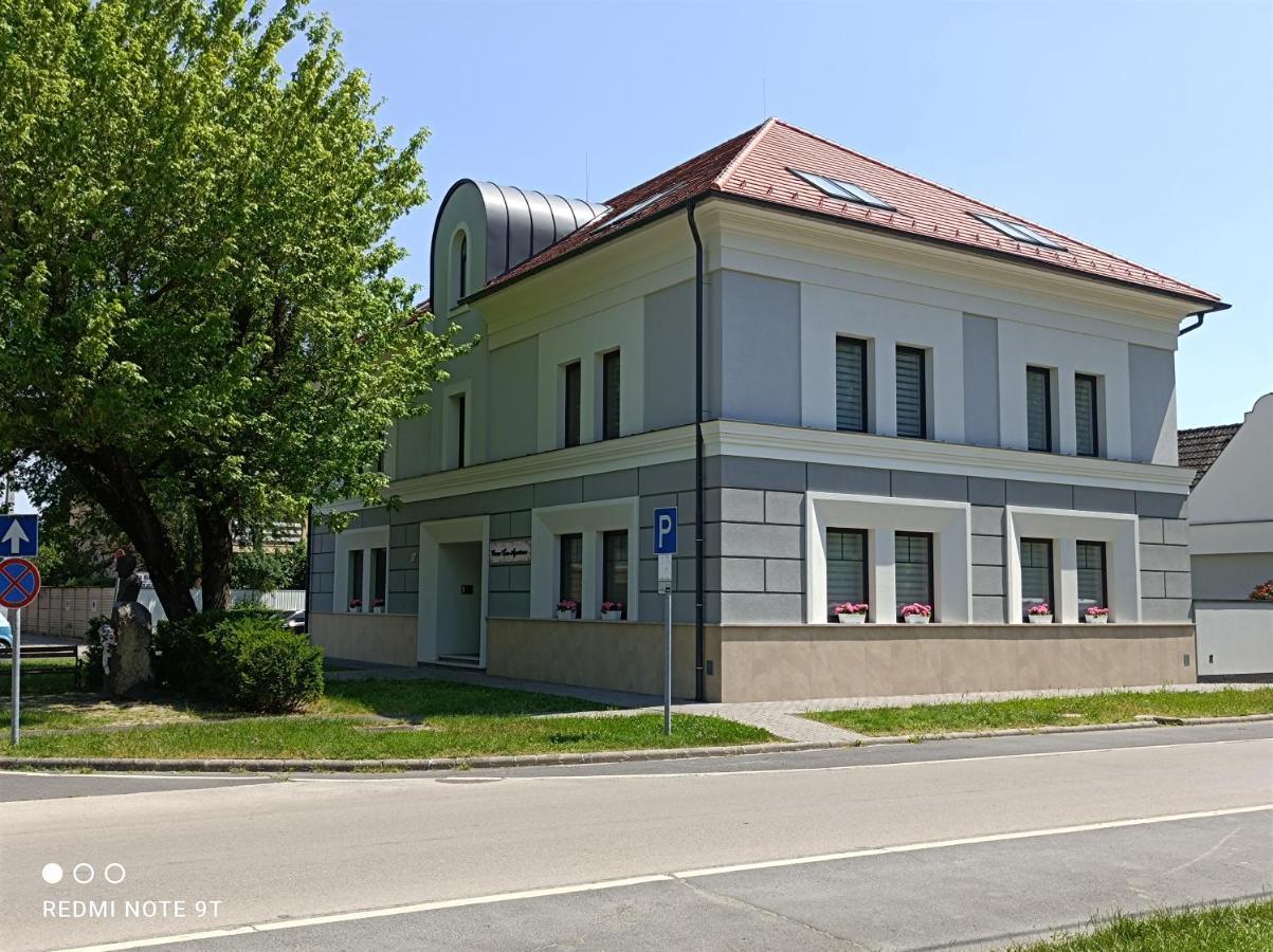 Corso Lux Apartman Gyula Bagian luar foto