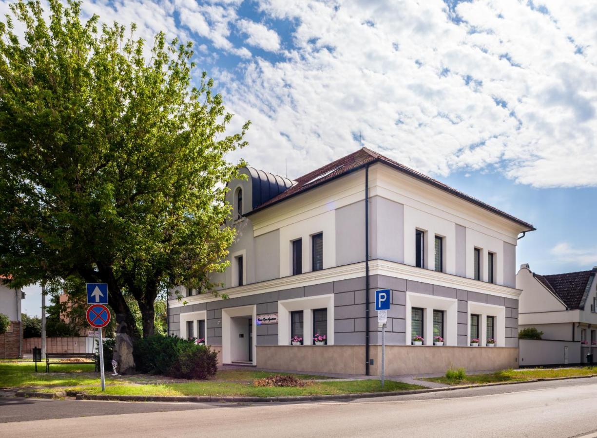 Corso Lux Apartman Gyula Bagian luar foto