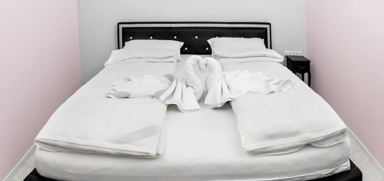 Corso Lux Apartman Gyula Bagian luar foto