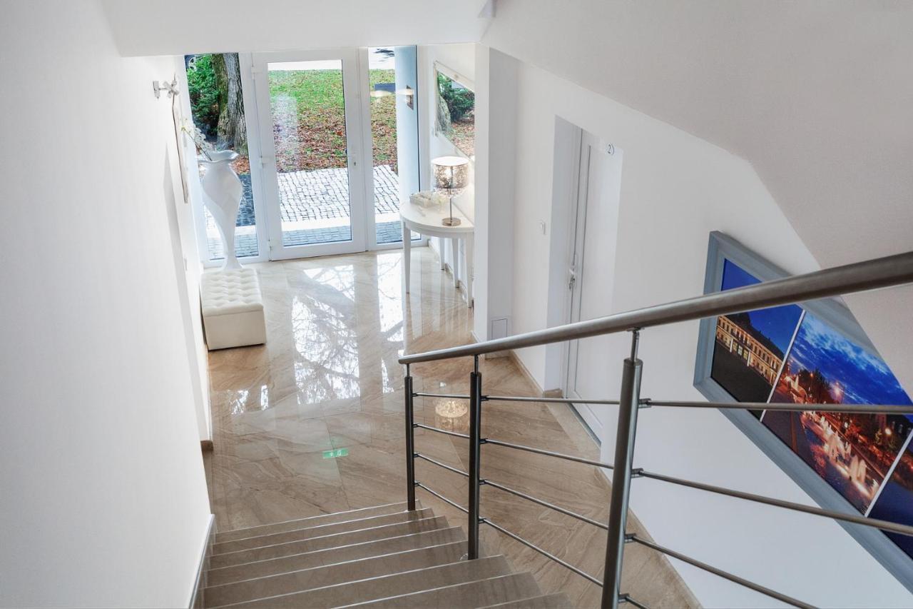 Corso Lux Apartman Gyula Bagian luar foto