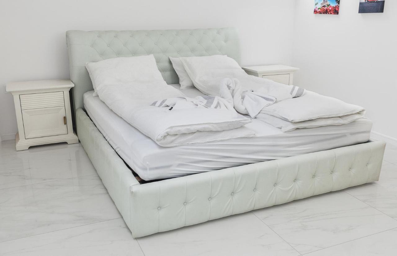 Corso Lux Apartman Gyula Bagian luar foto